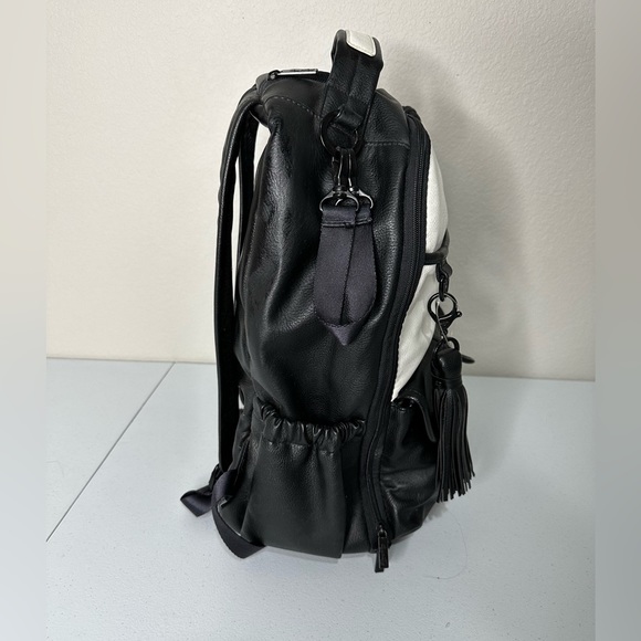 ❌Sold on Mer❌ Itzy Ritzy Diaper Bag Backpack Large Capacity Boss Backpack - Picture 9 of 10